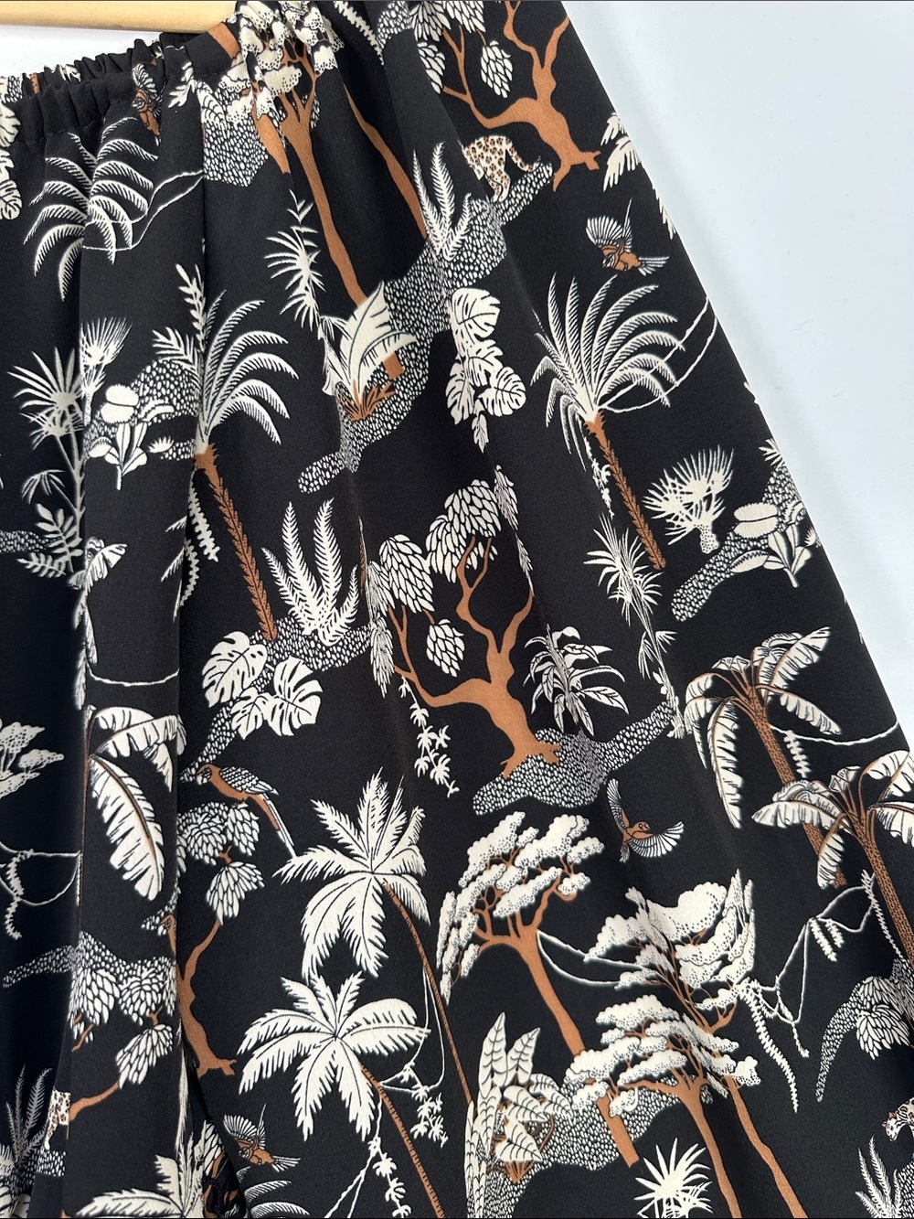 H&M Tropical Palm Print Off Shoulder Dress Ruffle Hem Boho Vacation Size 6 - Picture 4 of 8